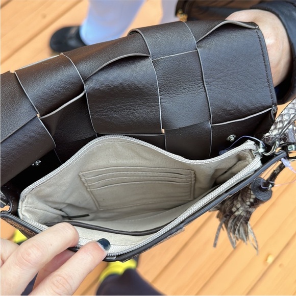 Michael Michael Kors Vivian Woven Medium Messenger - Picture 13 of 15